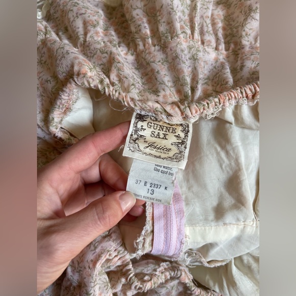 70s Vintage Gunne Sax Tiered Prairie Dress off the shoulder pink ditsy floral - Picture 4 of 7